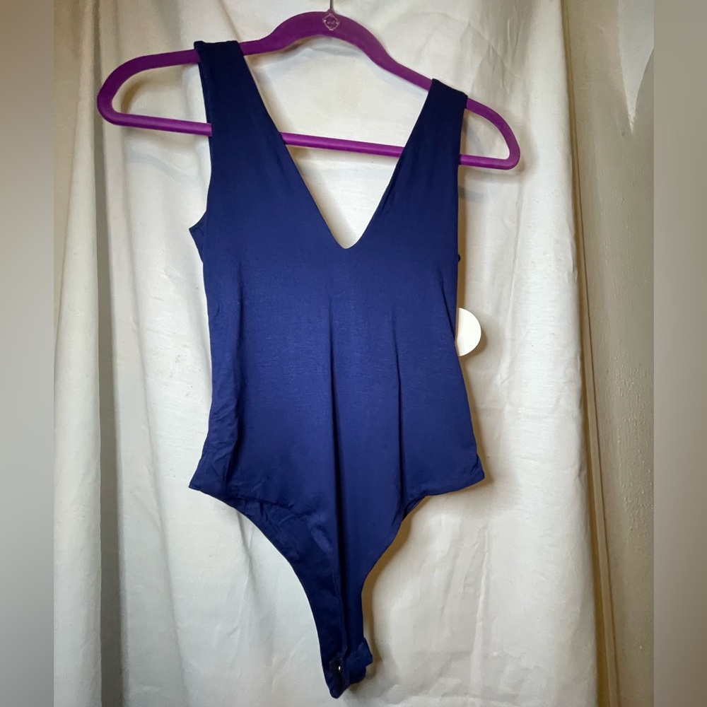 NWT Lulus Basic Navy Blue Body Suit Snap Thong Bottom Closure VNeck Size Small - Picture 2 of 8